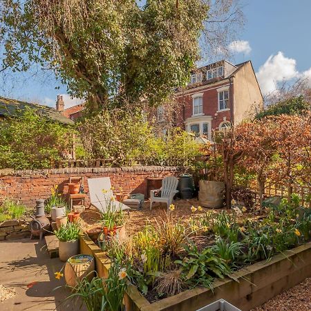 Pass The Keys Wonky Cottage With Amazing Garden Leeds (West Yorkshire) Exterior foto
