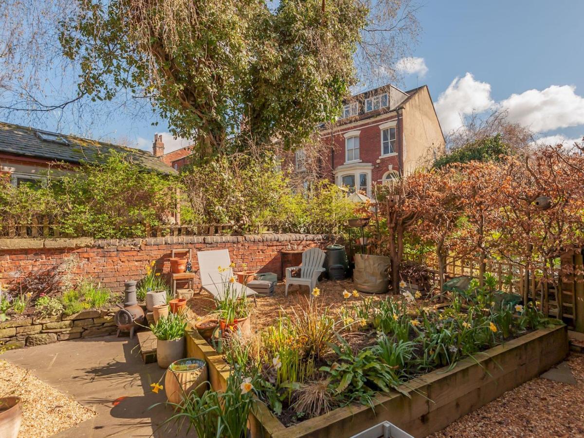 Pass The Keys Wonky Cottage With Amazing Garden Leeds (West Yorkshire) Exterior foto