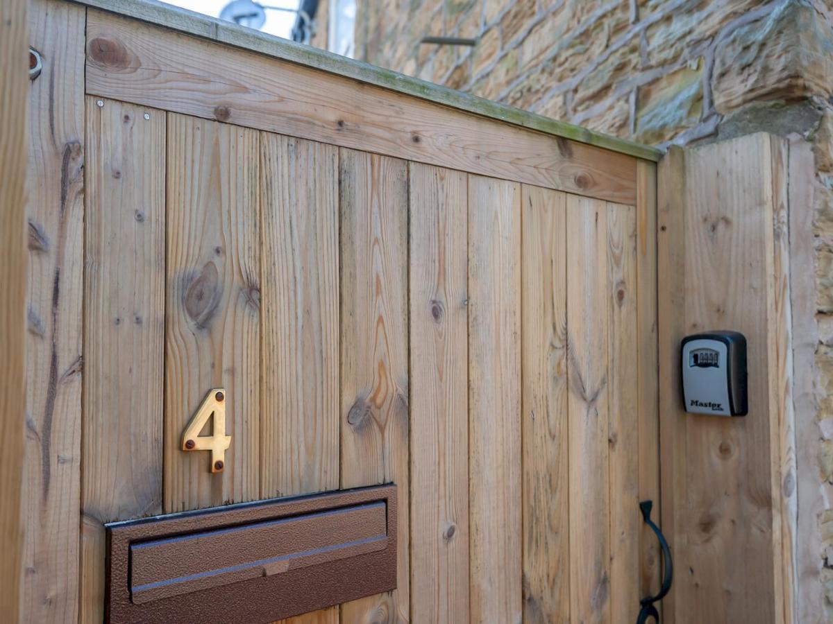 Pass The Keys Wonky Cottage With Amazing Garden Leeds (West Yorkshire) Exterior foto