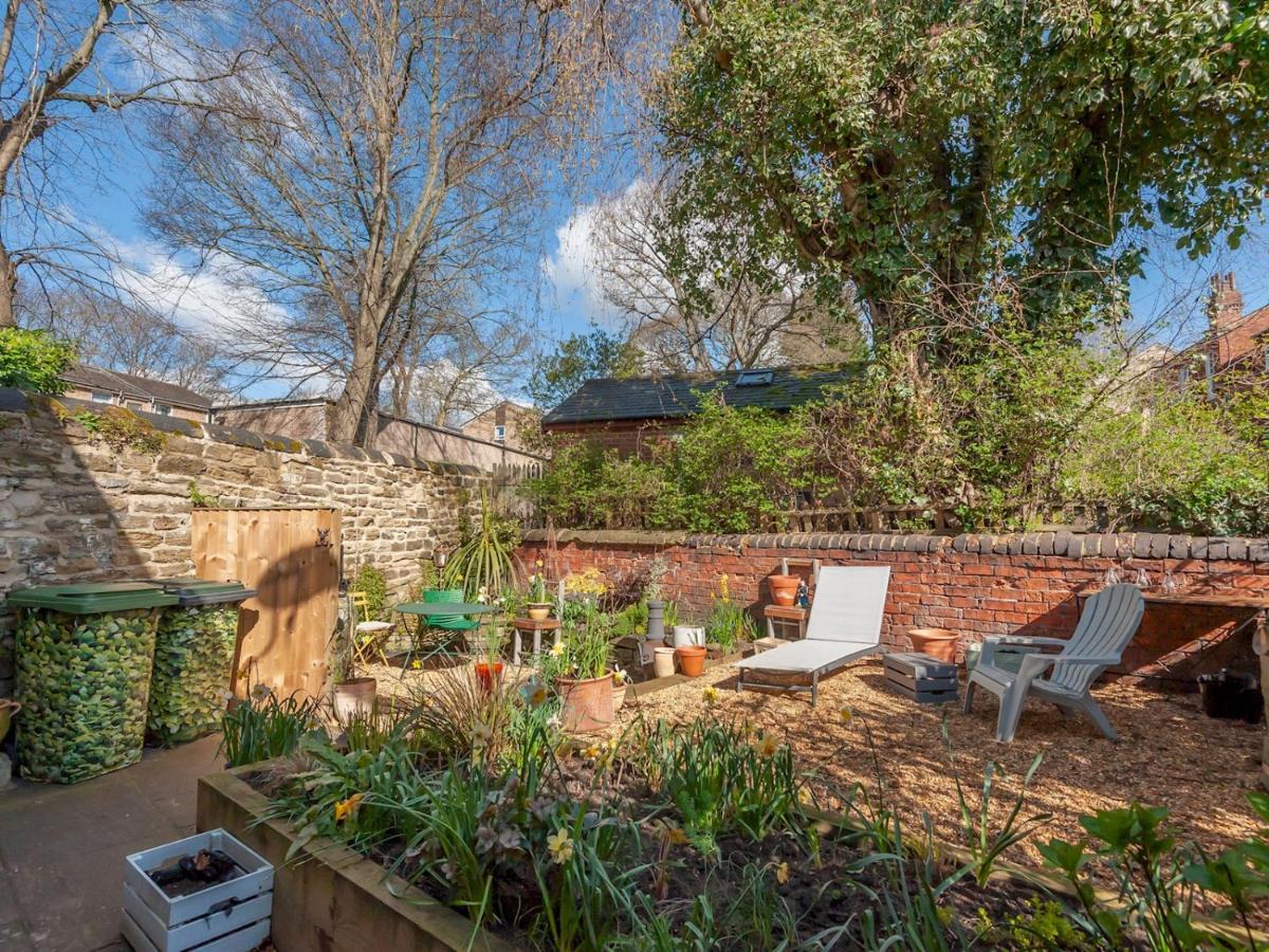 Pass The Keys Wonky Cottage With Amazing Garden Leeds (West Yorkshire) Exterior foto